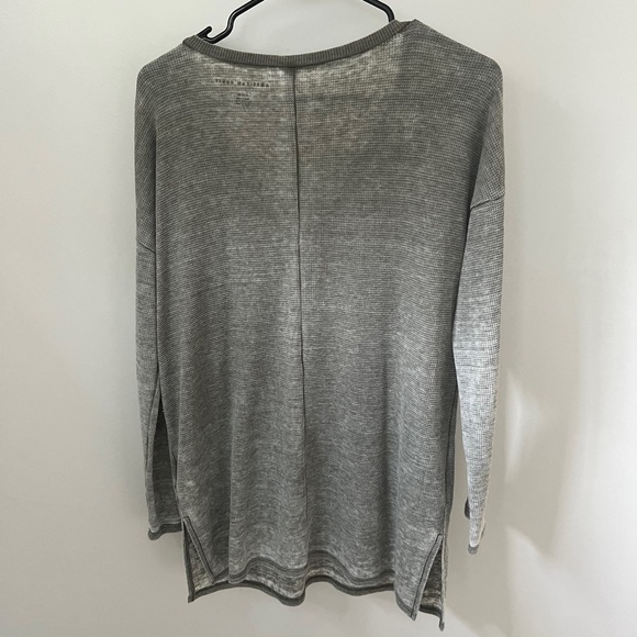 American Eagle distressed long sleeve v neck - Picture 2 of 3